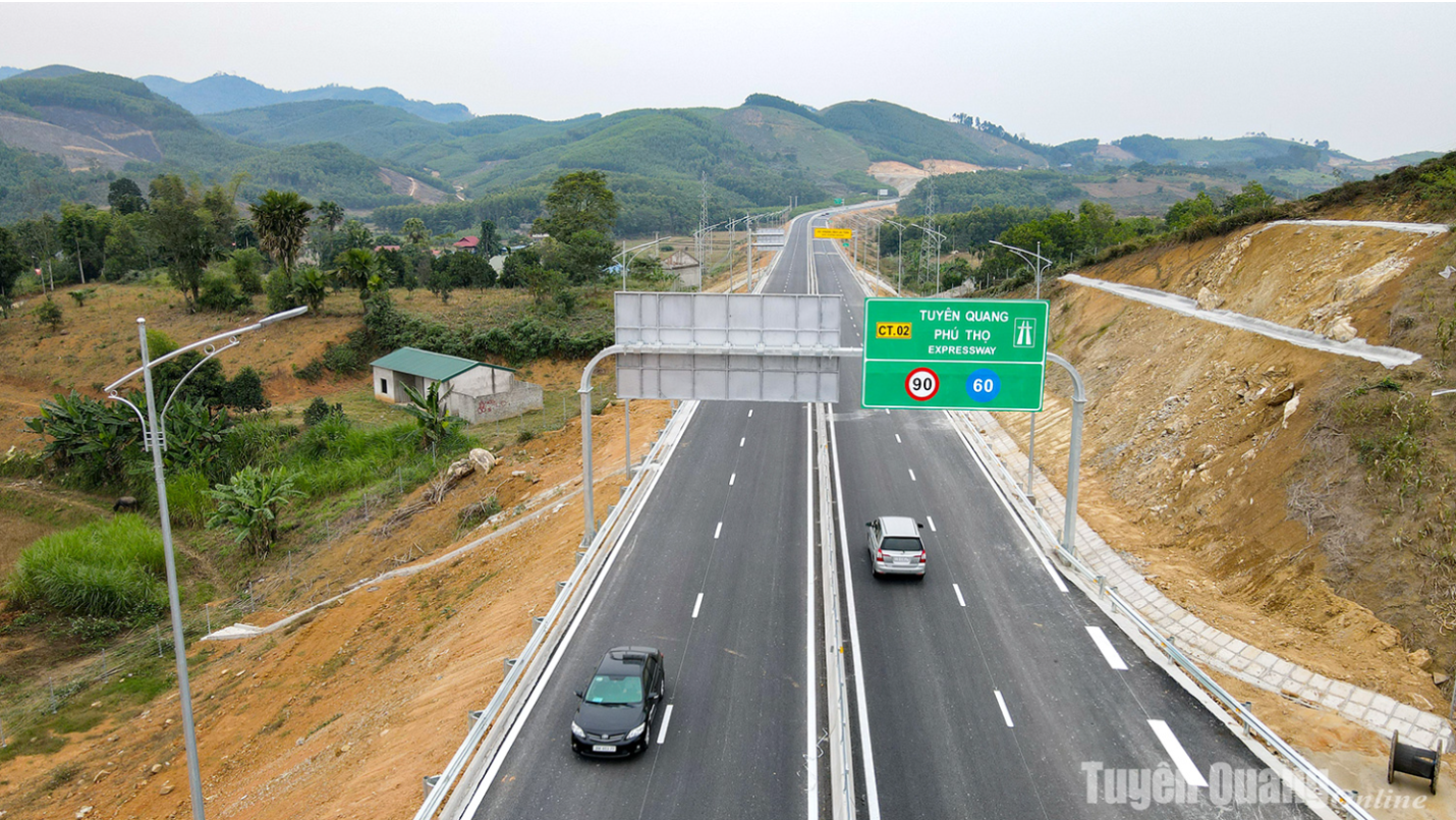 Cao tốc H&agrave; Nội - Tuy&ecirc;n Quang đi v&agrave;o hoạt động, tiềm năng du lịch T&acirc;n Tr&agrave;o rộng mở - Ảnh 1.