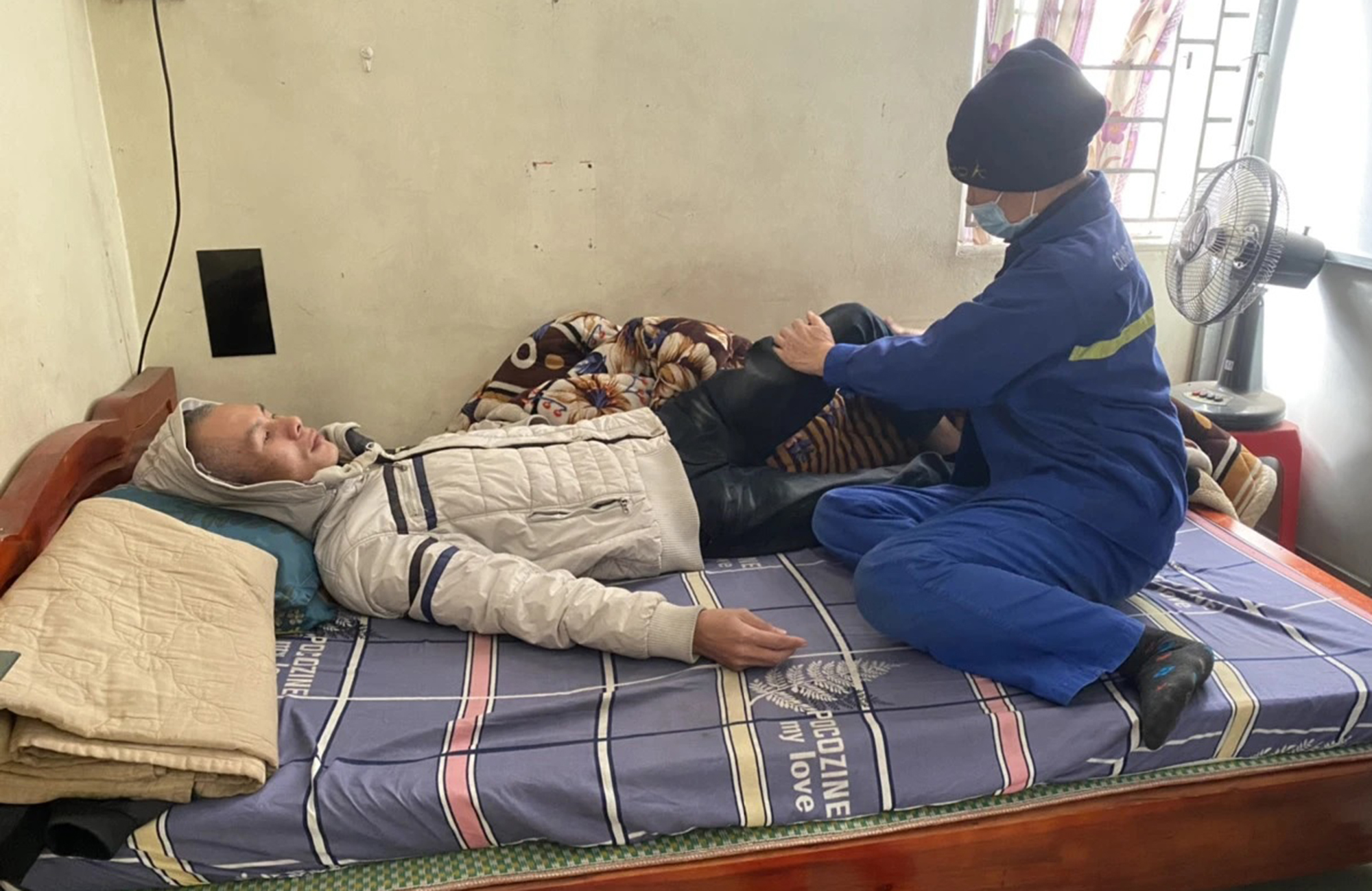 Từ trụ cột thành gánh nặng gia đình sau tai nạn- Ảnh 1. Từ trụ cột thành gánh nặng gia đình sau tai nạn- Ảnh 1.