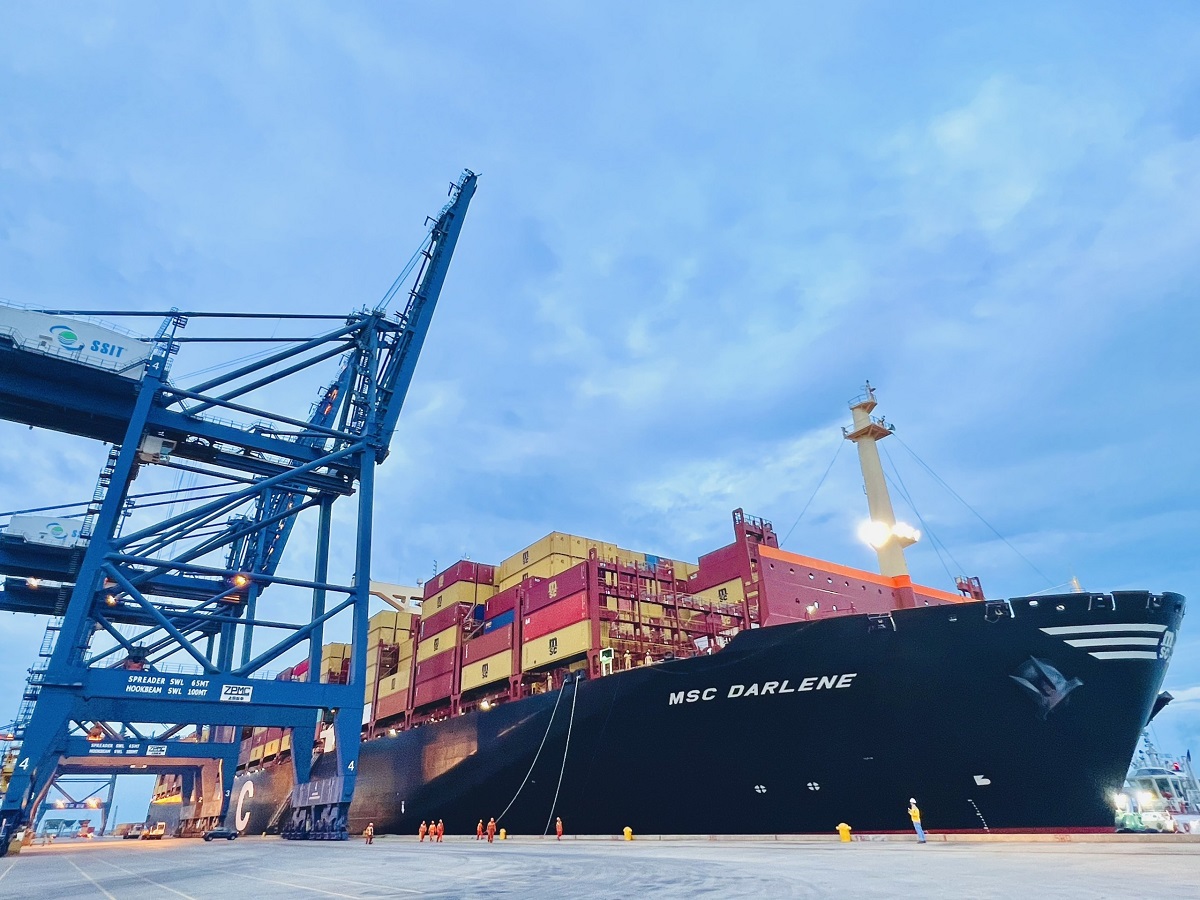 Khai th&aacute;c thử nghiệm t&agrave;u gần 200.000 DWT v&agrave;o cảng SSIT an to&agrave;n - Ảnh 1.