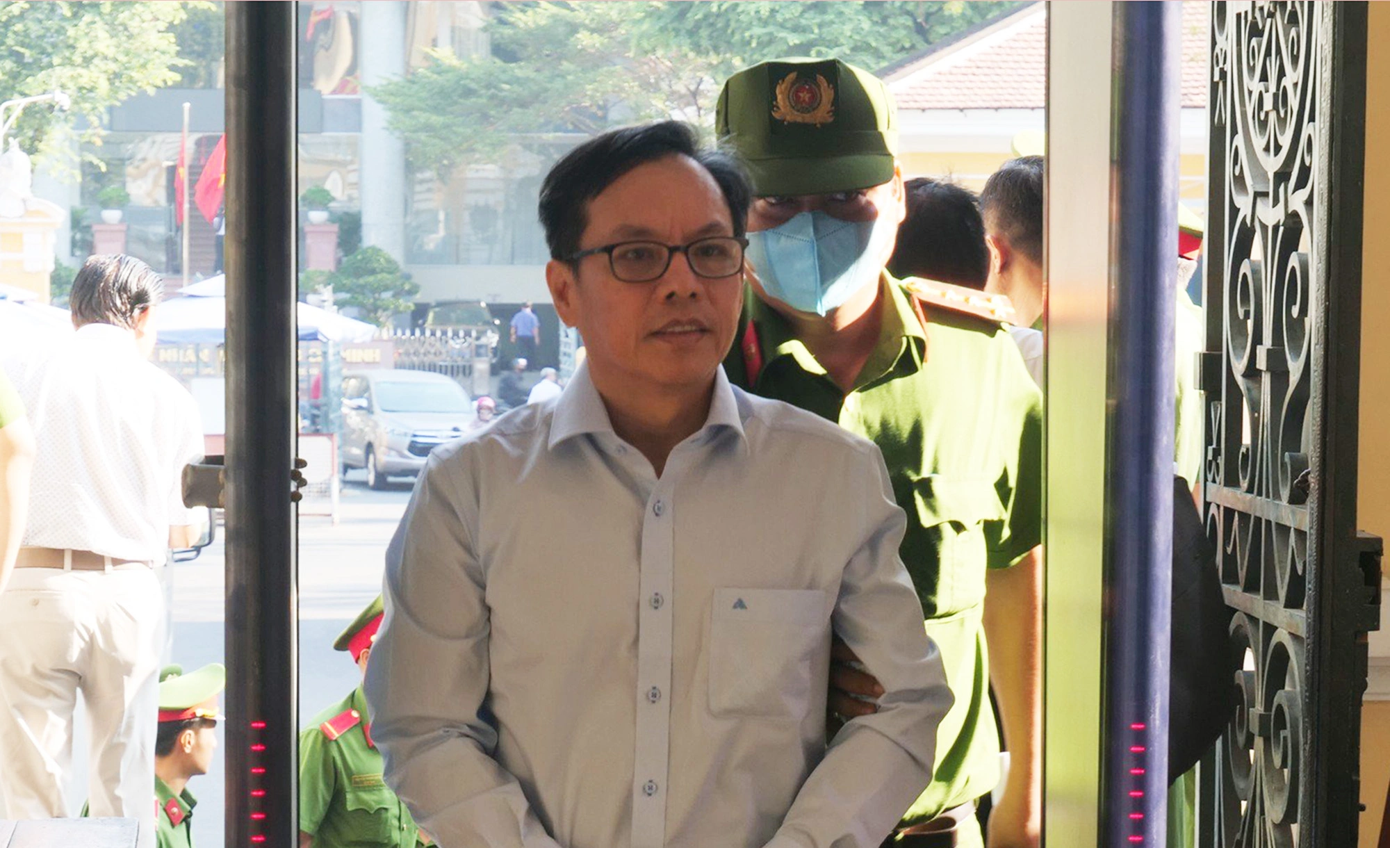 Cựu Chủ tịch Saigon Co.op Diệp Dũng l&atilde;nh 10 năm t&ugrave; - Ảnh 1.