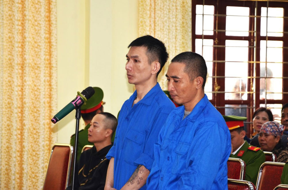 Đang x&eacute;t xử lưu động vụ nổ s&uacute;ng cướp tiệm v&agrave;ng ở Hải Dương - Ảnh 2.
