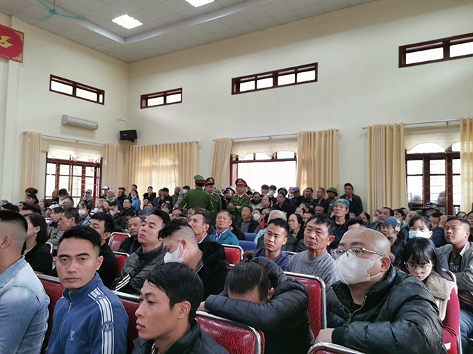 Đang x&eacute;t xử lưu động vụ nổ s&uacute;ng cướp tiệm v&agrave;ng ở Hải Dương - Ảnh 3.