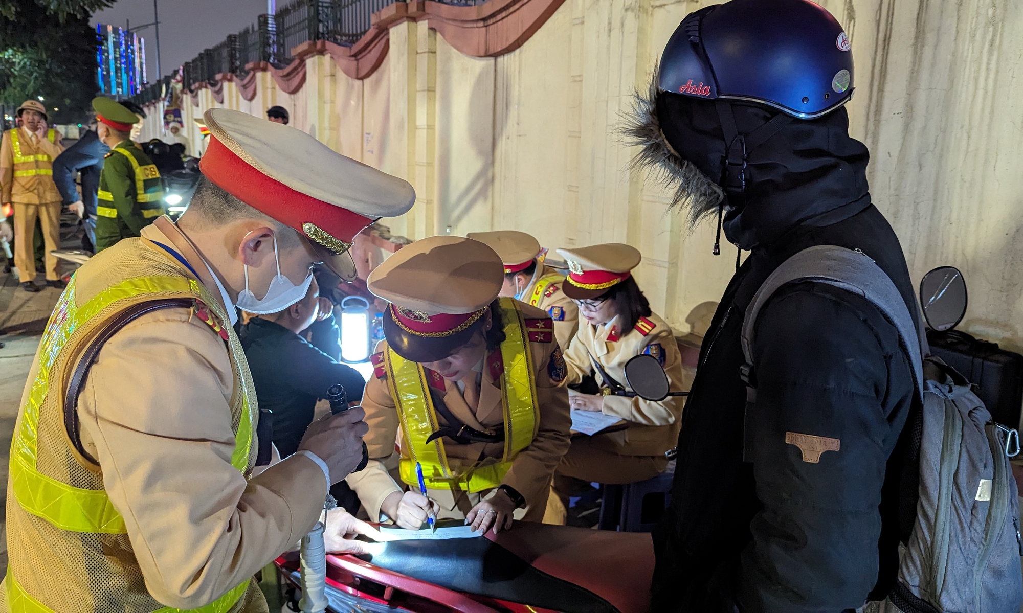 CSGT mặc thường phục sẽ xử l&yacute; 