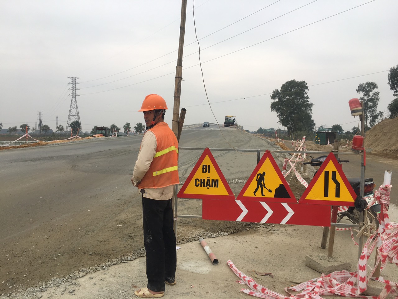 Cầu vượt quốc lộ 8 tại dự &aacute;n cao tốc Bắc &ndash; Nam đoạn Diễn Ch&acirc;u &ndash; B&atilde;i Vọt th&ocirc;ng xe - Ảnh 3.