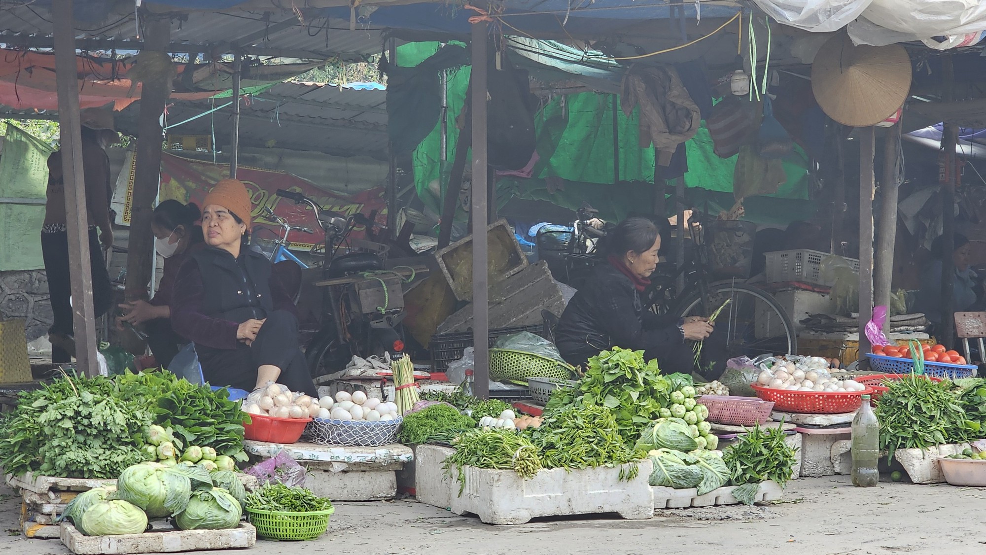 Hải Dương: Chợ mới bỏ hoang, tiểu thương biến gầm cầu th&agrave;nh chợ- Ảnh 9.