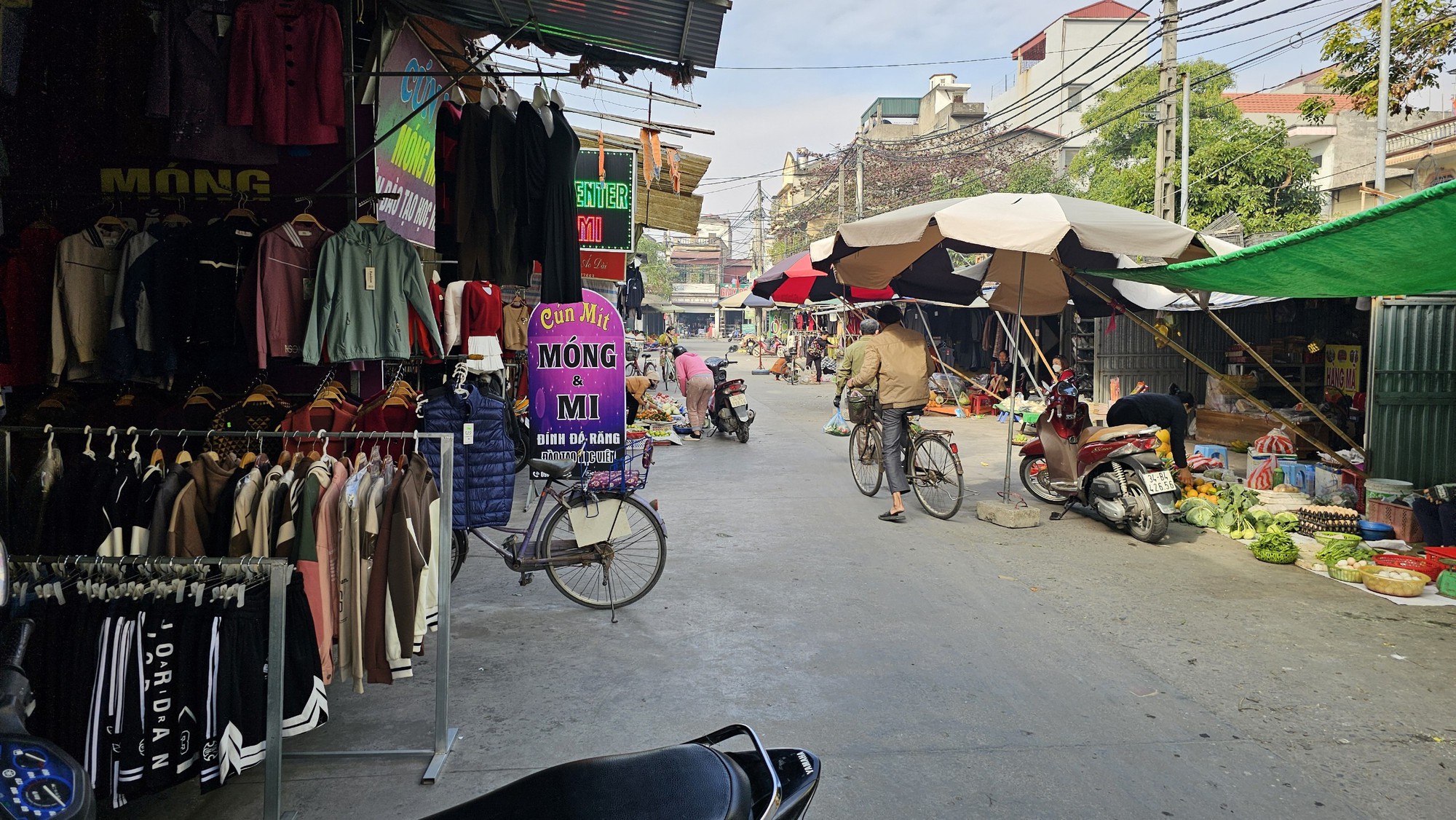Hải Dương: Chợ mới bỏ hoang, tiểu thương biến gầm cầu th&agrave;nh chợ- Ảnh 12.