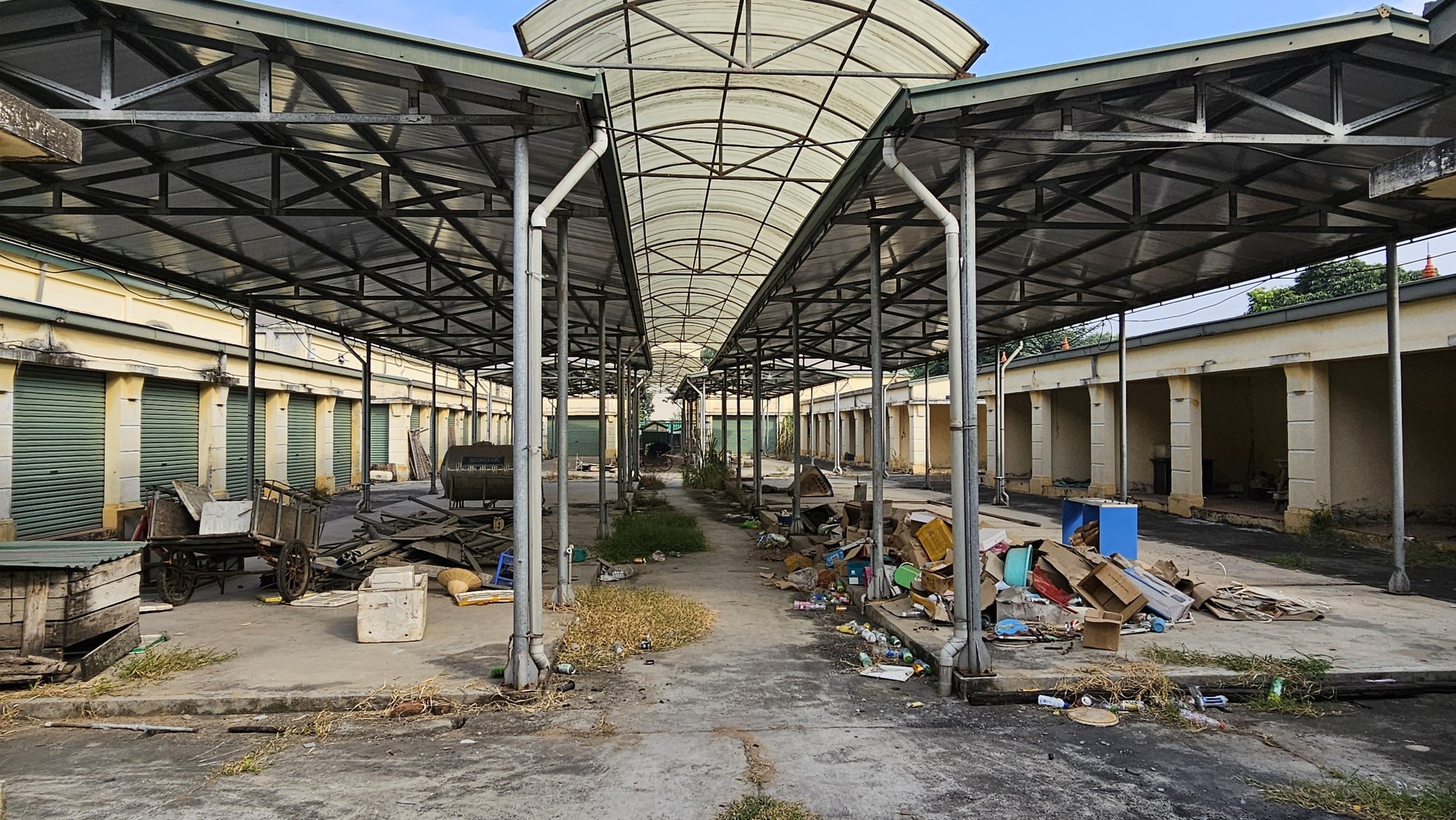 Hải Dương: Chợ mới bỏ hoang, tiểu thương biến gầm cầu th&agrave;nh chợ- Ảnh 2.