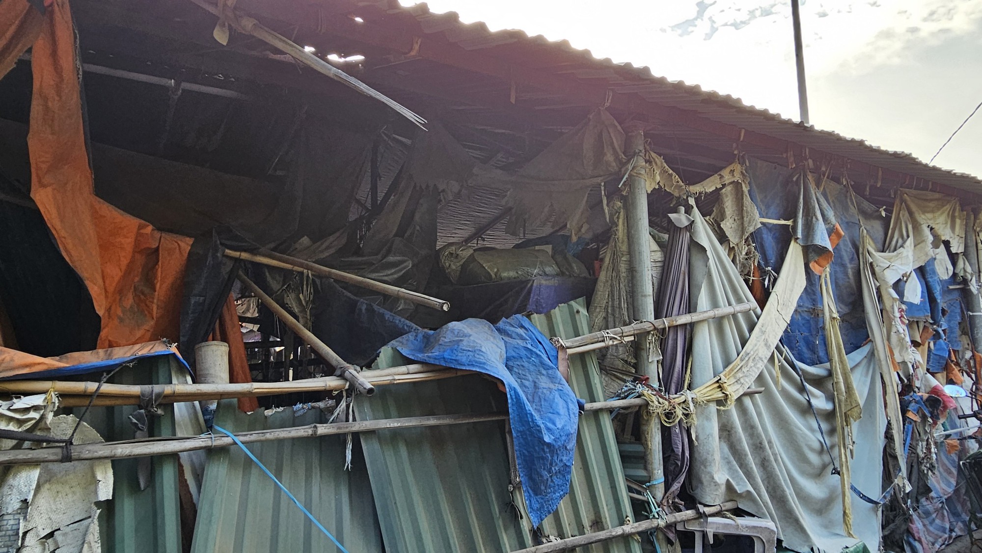 Hải Dương: Chợ mới bỏ hoang, tiểu thương biến gầm cầu th&agrave;nh chợ- Ảnh 13.