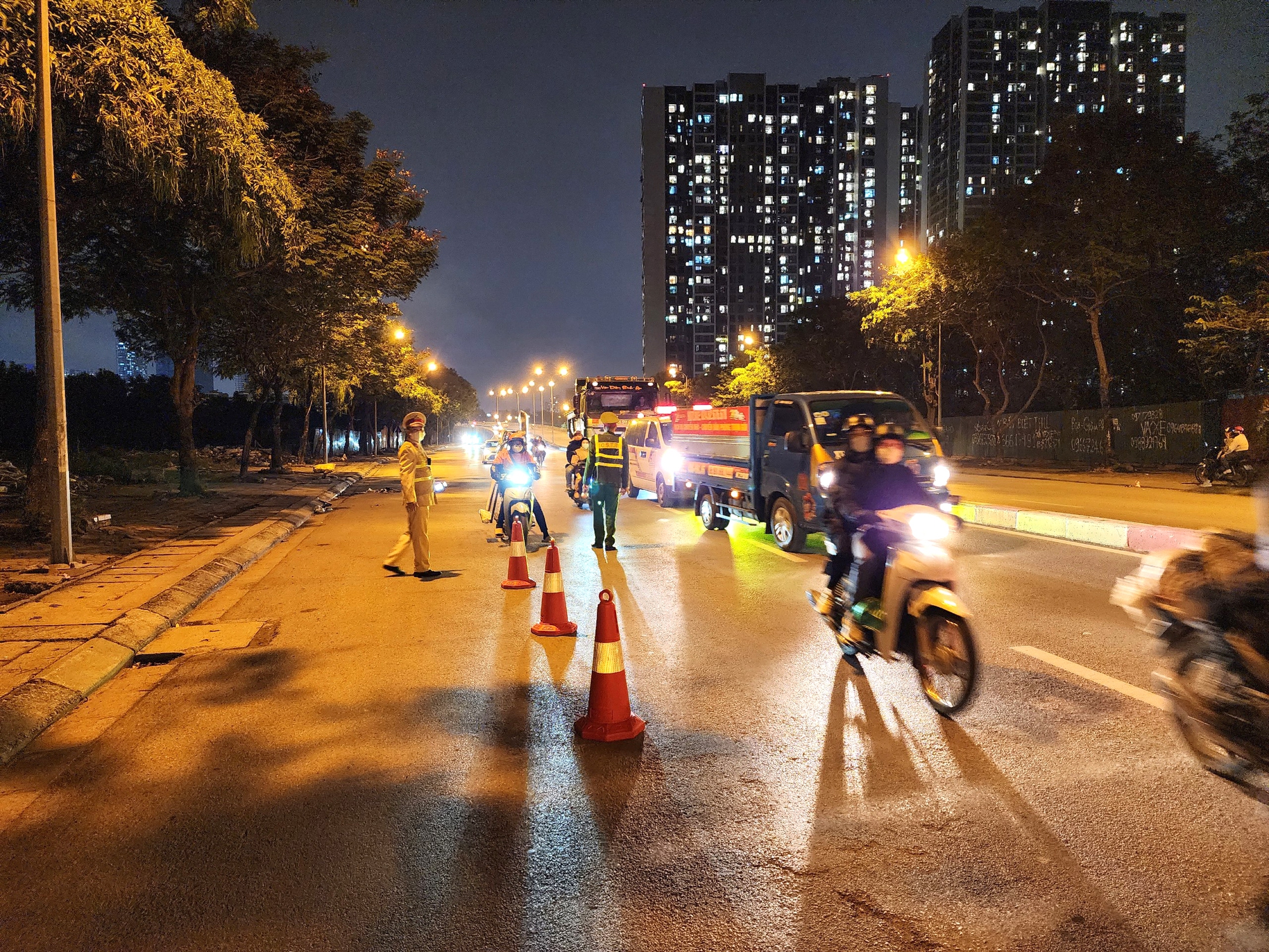 Nể chủ nh&agrave; uống v&agrave;i cốc bia, anh thợ mốc mất gần th&aacute;ng lương nộp phạt nồng cồn - Ảnh 10.