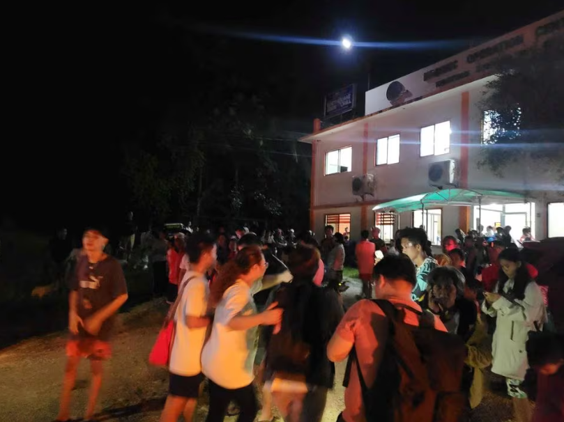 Động đất tại Philippines khiến quốc gia n&agrave;y v&agrave; Nhật Bản ph&aacute;t cảnh b&aacute;o s&oacute;ng thần - Ảnh 1.