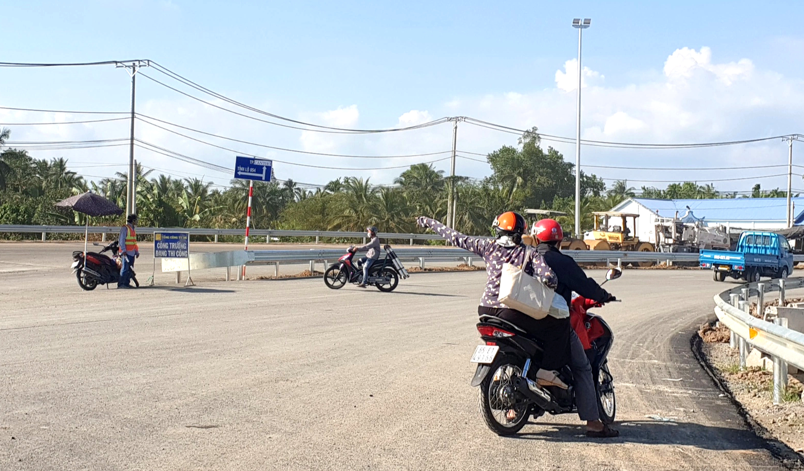 Cao tốc Mỹ Thuận - Cần Thơ th&ocirc;ng xe hai chiều, xe cộ tấp nập ng&agrave;y cuối năm- Ảnh 5.