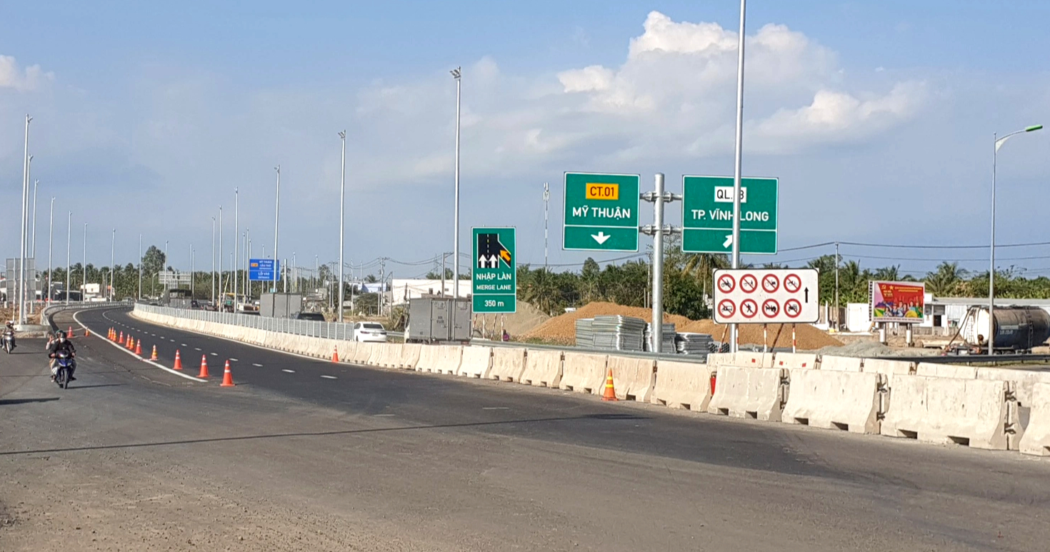 Cao tốc Mỹ Thuận - Cần Thơ th&ocirc;ng xe hai chiều, xe cộ tấp nập ng&agrave;y cuối năm- Ảnh 8.