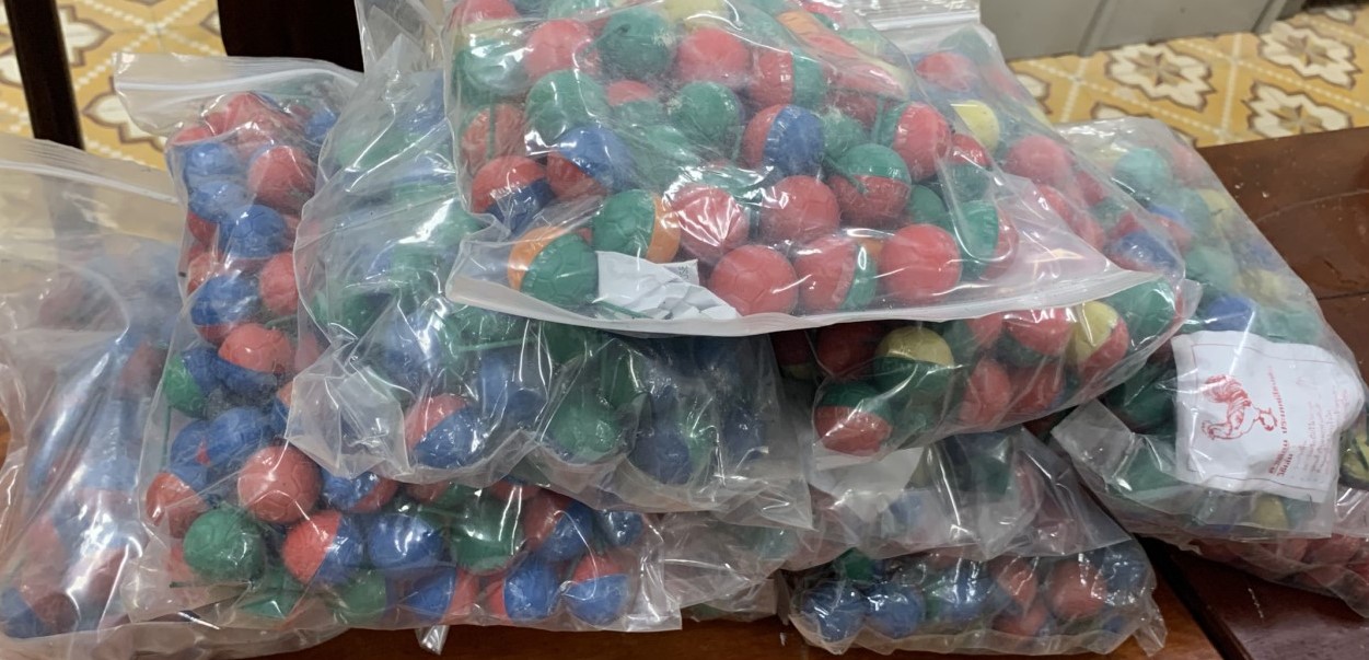 Bắt hai người chở hơn 300kg ph&aacute;o lậu từ Quảng Trị v&agrave;o Kh&aacute;nh H&ograve;a ti&ecirc;u thụ- Ảnh 2.