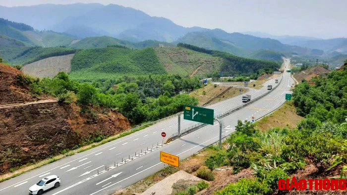 Thừa Thi&ecirc;n Huế: Ph&aacute;t triển mạng lưới giao th&ocirc;ng đồng bộ, th&uacute;c đẩy li&ecirc;n kết v&ugrave;ng- Ảnh 2.