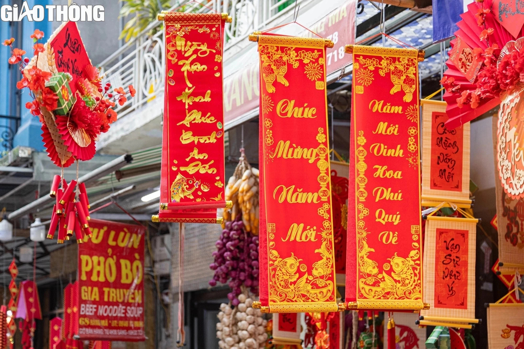 Phố Hàng Mã nhộn nhịp dịp tết Dương lịch- Ảnh 6. Phố Hàng Mã nhộn nhịp dịp tết Dương lịch- Ảnh 6.