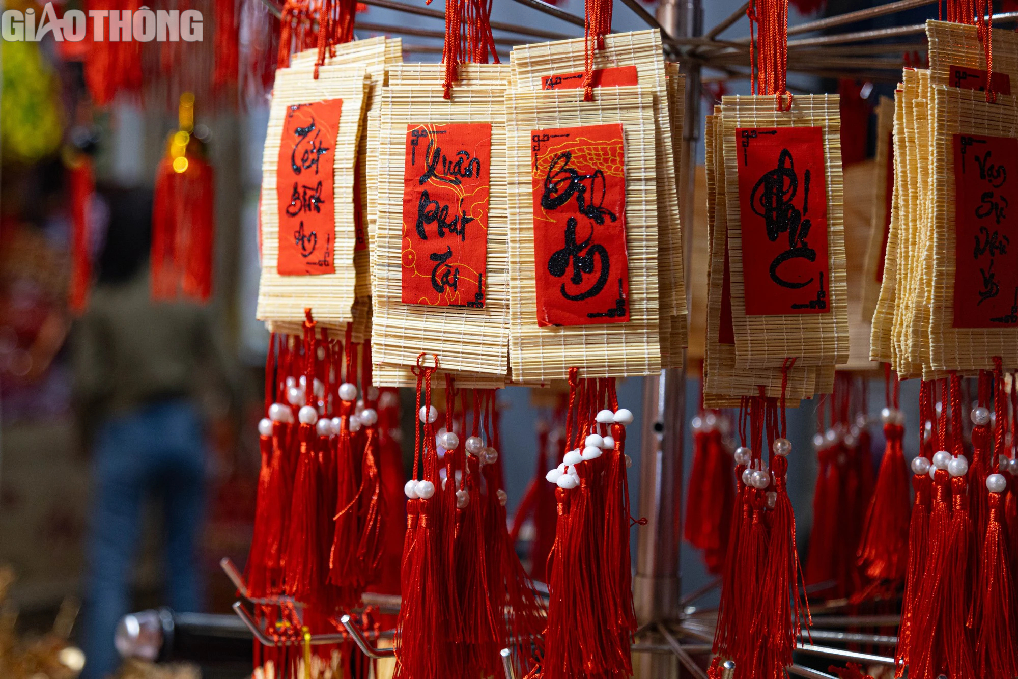 Phố H&agrave;ng M&atilde; nhộn nhịp dịp tết Dương lịch- Ảnh 8.