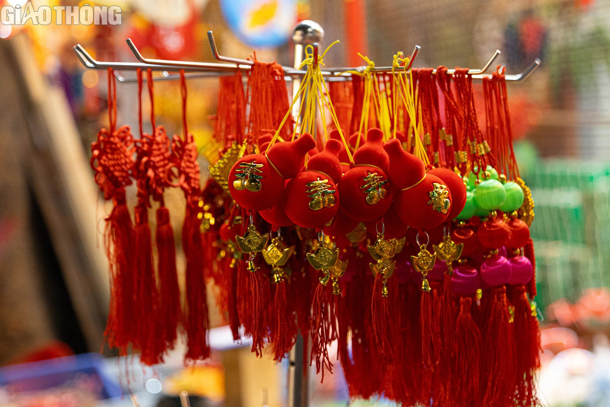 Phố H&agrave;ng M&atilde; nhộn nhịp dịp tết Dương lịch- Ảnh 7.