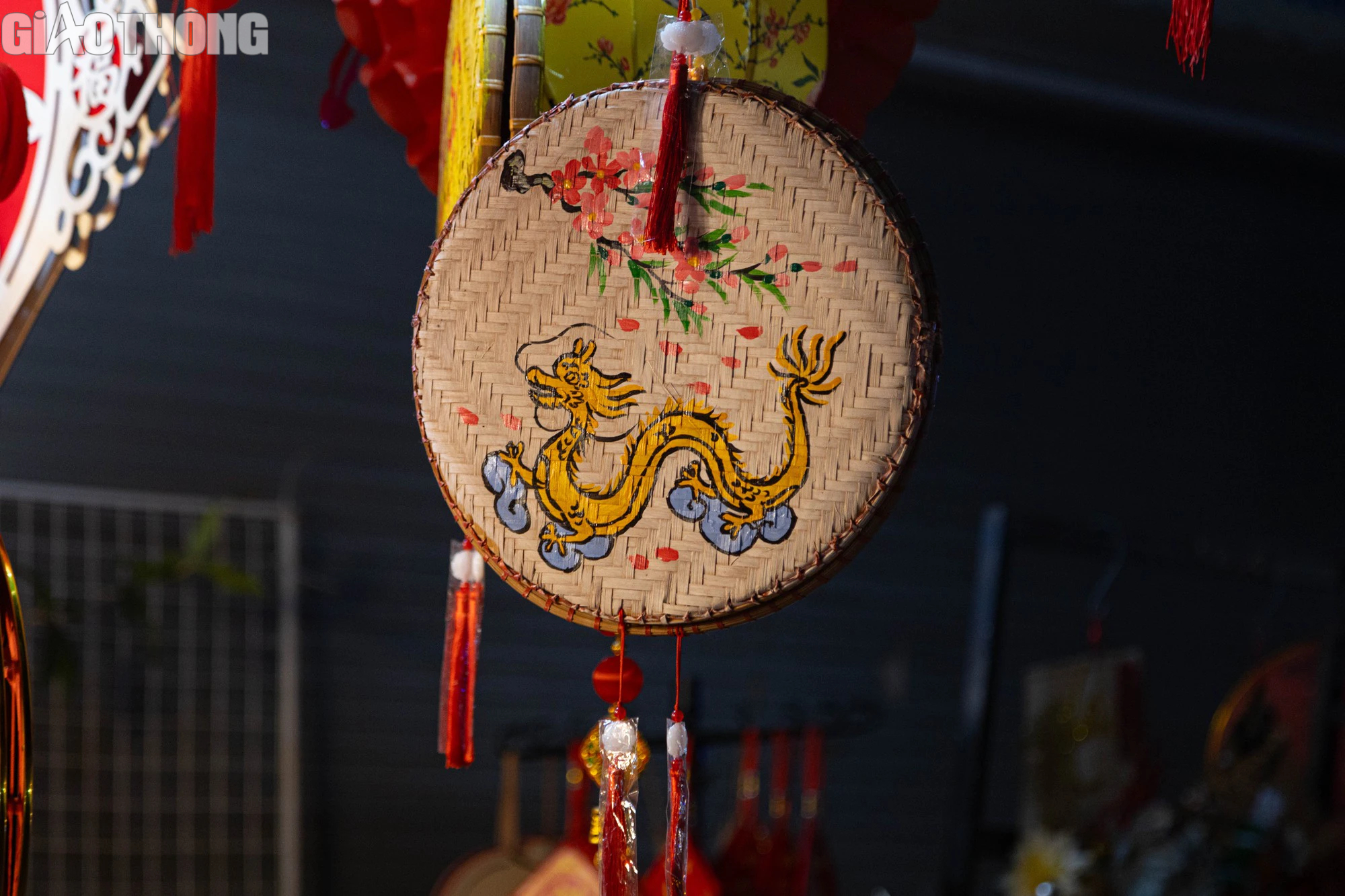 Phố H&agrave;ng M&atilde; nhộn nhịp dịp tết Dương lịch- Ảnh 10.