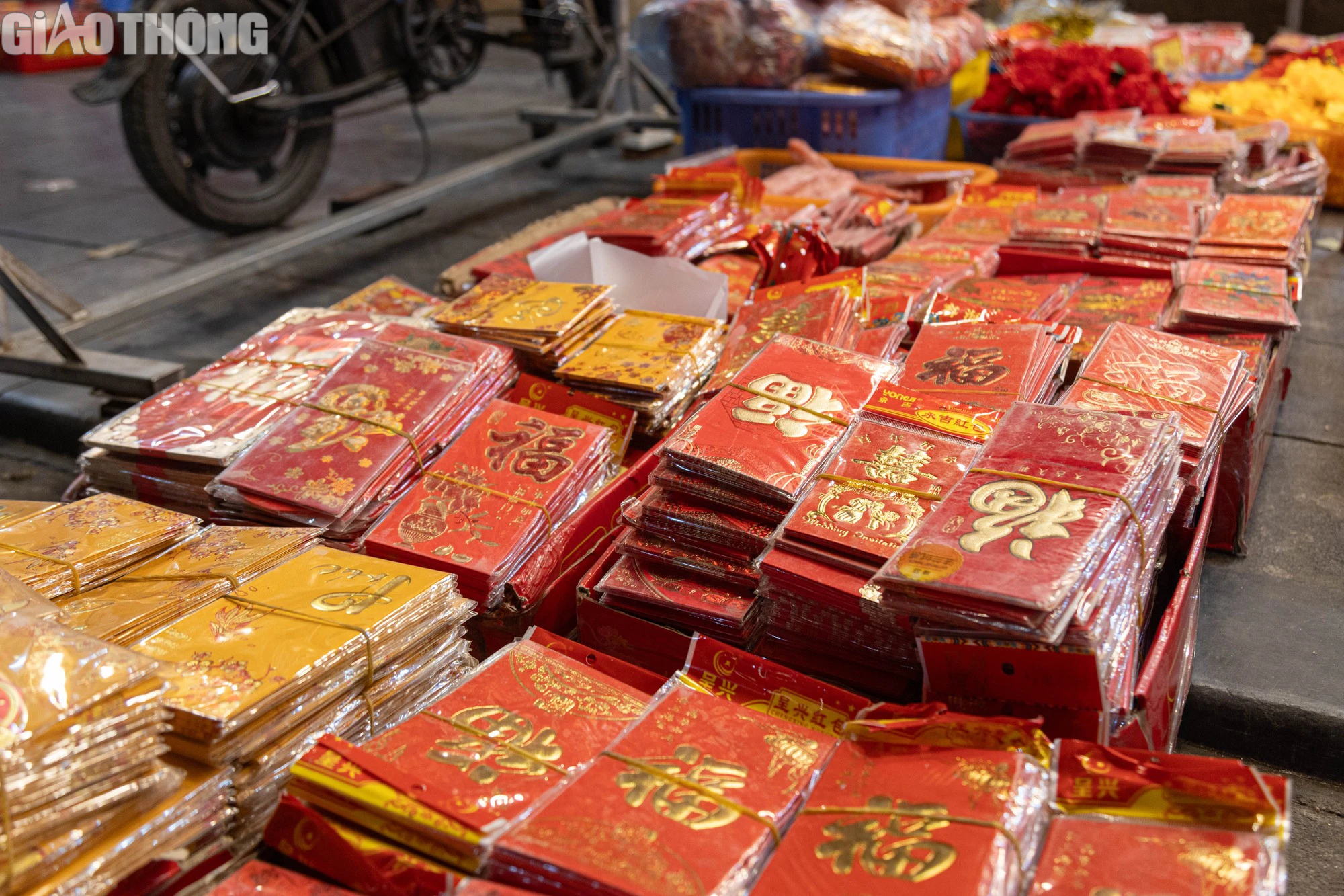 Phố H&agrave;ng M&atilde; nhộn nhịp dịp tết Dương lịch- Ảnh 11.