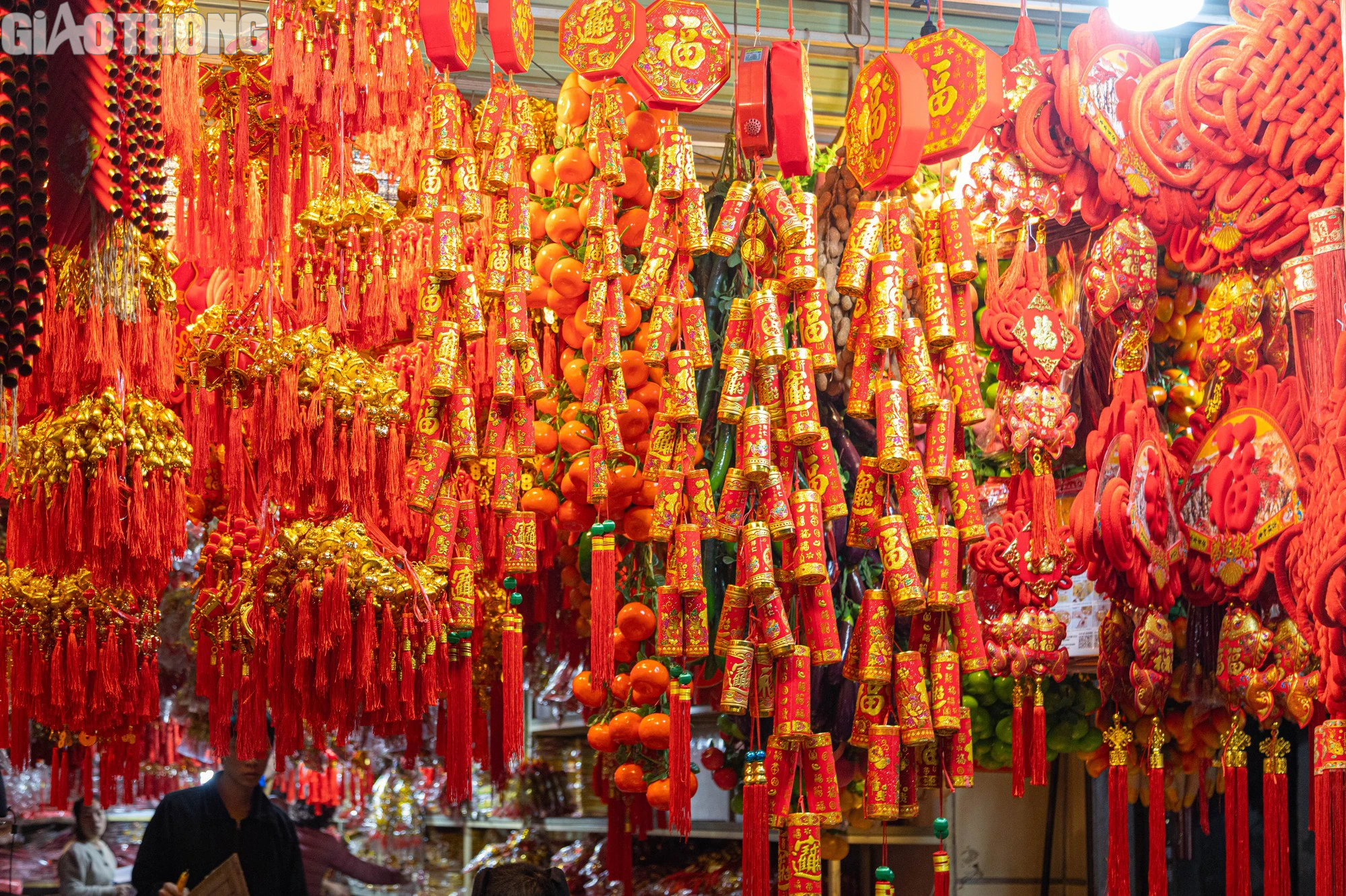 Phố Hàng Mã nhộn nhịp dịp tết Dương lịch- Ảnh 16. Phố Hàng Mã nhộn nhịp dịp tết Dương lịch- Ảnh 16.