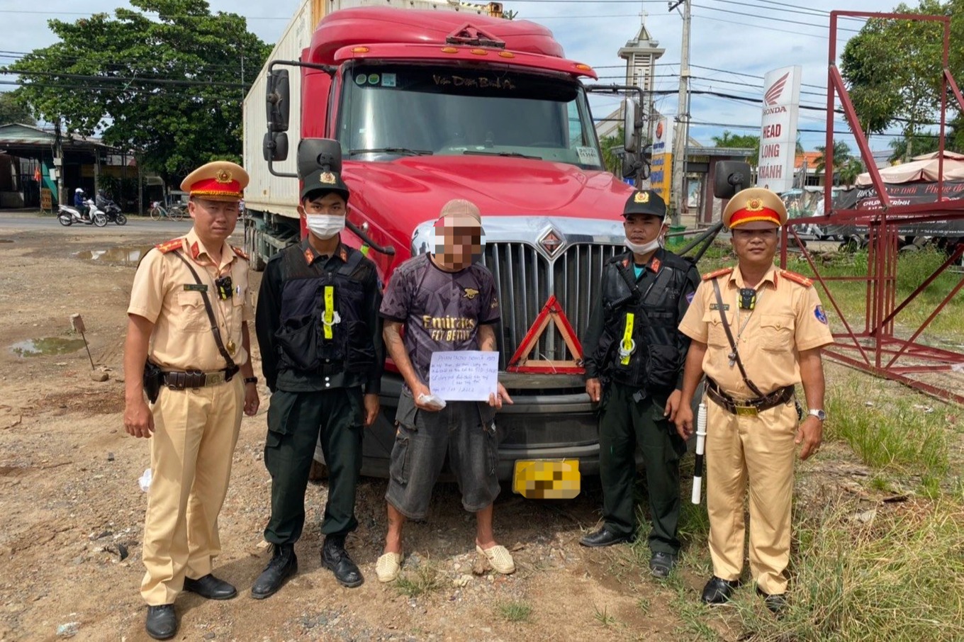 "Tử thần" núp bóng những tài xế phê ma túy: Chế tài nào đủ sức răn đe?- Ảnh 2. "Tử thần" núp bóng những tài xế phê ma túy: Chế tài nào đủ sức răn đe?- Ảnh 2.