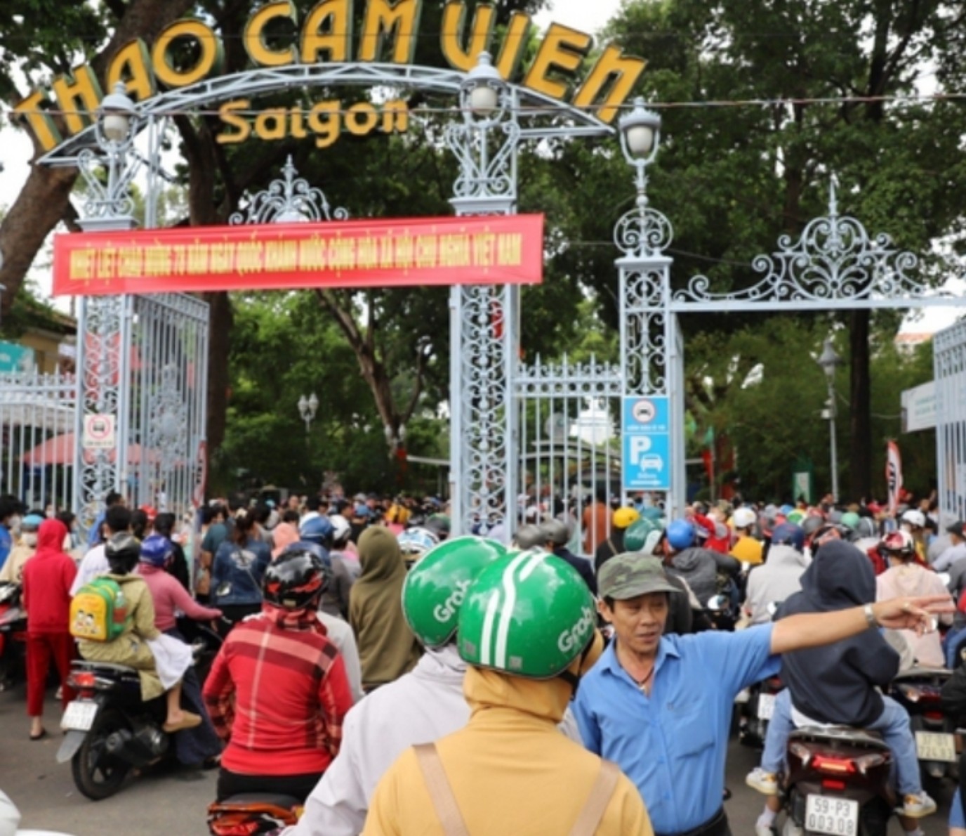 TP.HCM: Nhiều điểm vui chơi thu h&uacute;t kh&aacute;ch dịp tết Dương lịch- Ảnh 1.