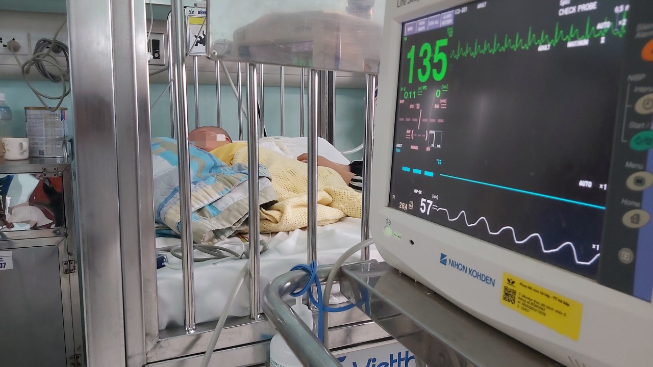 Trẻ vừa hết c&uacute;m A lại nhiễm c&uacute;m B c&oacute; đ&aacute;ng ngại? - Ảnh 1.