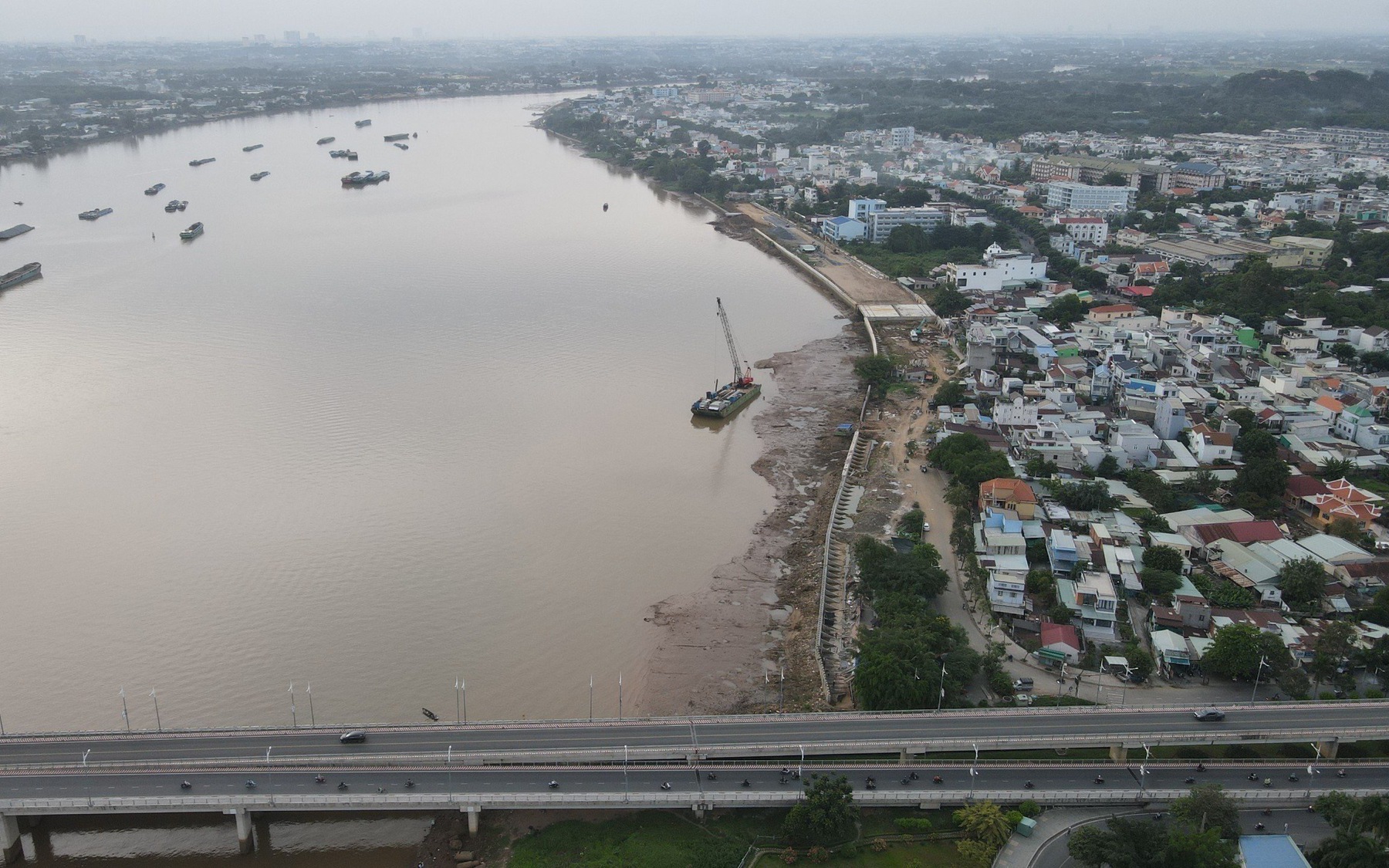 Năm 2024 Đồng Nai đồng loạt mở thêm nhiều đường lớn- Ảnh 4. Đường ven sông Đồng Nai lỡ hẹn ngày về đích vì vướng mặt bằng