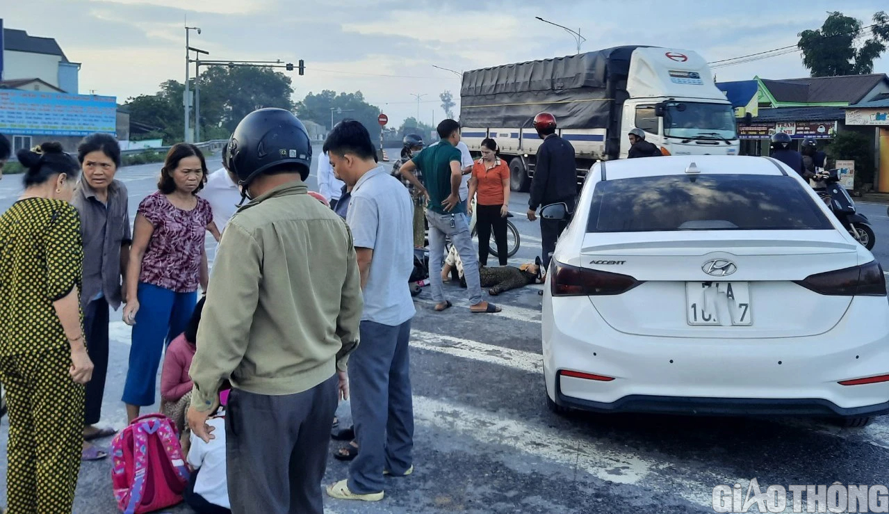 Trao tặng hơn 13.300 mũ bảo hiểm &ldquo;Giữ trọn ước mơ&rdquo; cho học sinh ở Quảng Trị - Ảnh 3.