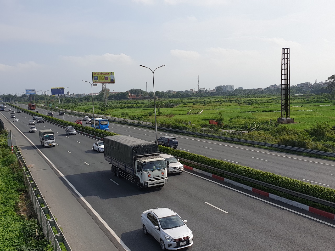 &Aacute;p dụng c&ocirc;ng nghệ b&ecirc; t&ocirc;ng nhựa rỗng tho&aacute;t nước, n&acirc;ng cao an to&agrave;n mặt đường - Ảnh 2.