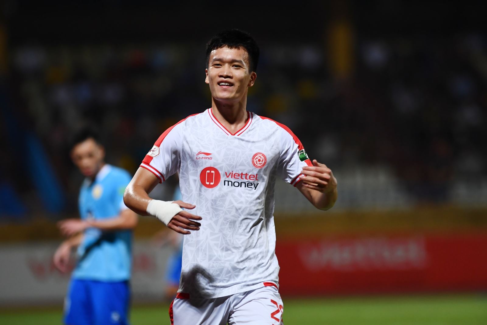 HLV Viettel tiết lộ bất ngờ vụ Ho&agrave;ng Đức gia nhập đội b&oacute;ng La Liga  - Ảnh 1.