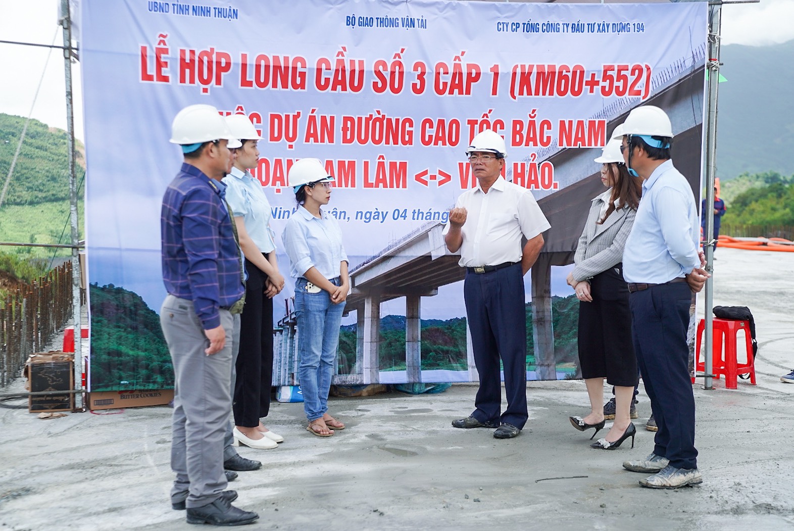 Hợp long cầu cao hơn 47m, nối th&ocirc;ng to&agrave;n dự &aacute;n cao tốc Cam L&acirc;m - Vĩnh Hảo - Ảnh 4.