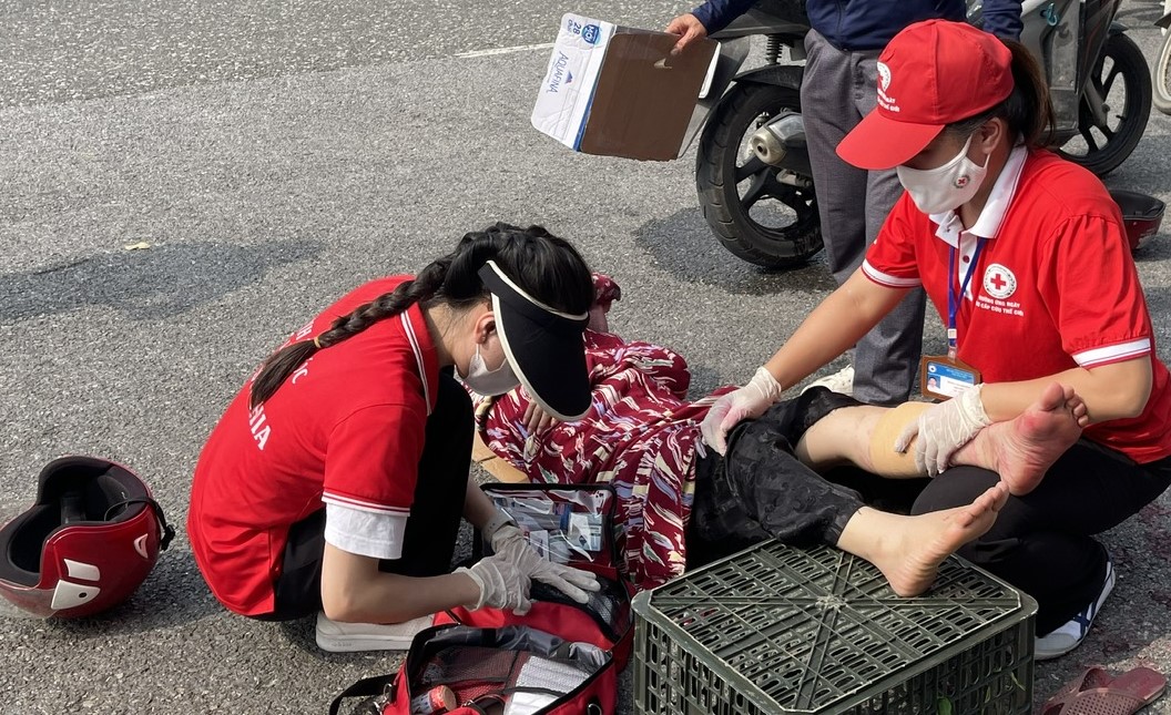 Đẩy mạnh tập huấn kỹ năng sơ cấp cứu cho tình nguyện viên - Ảnh 1. Đẩy mạnh tập huấn kỹ năng sơ cấp cứu cho tình nguyện viên - Ảnh 1.