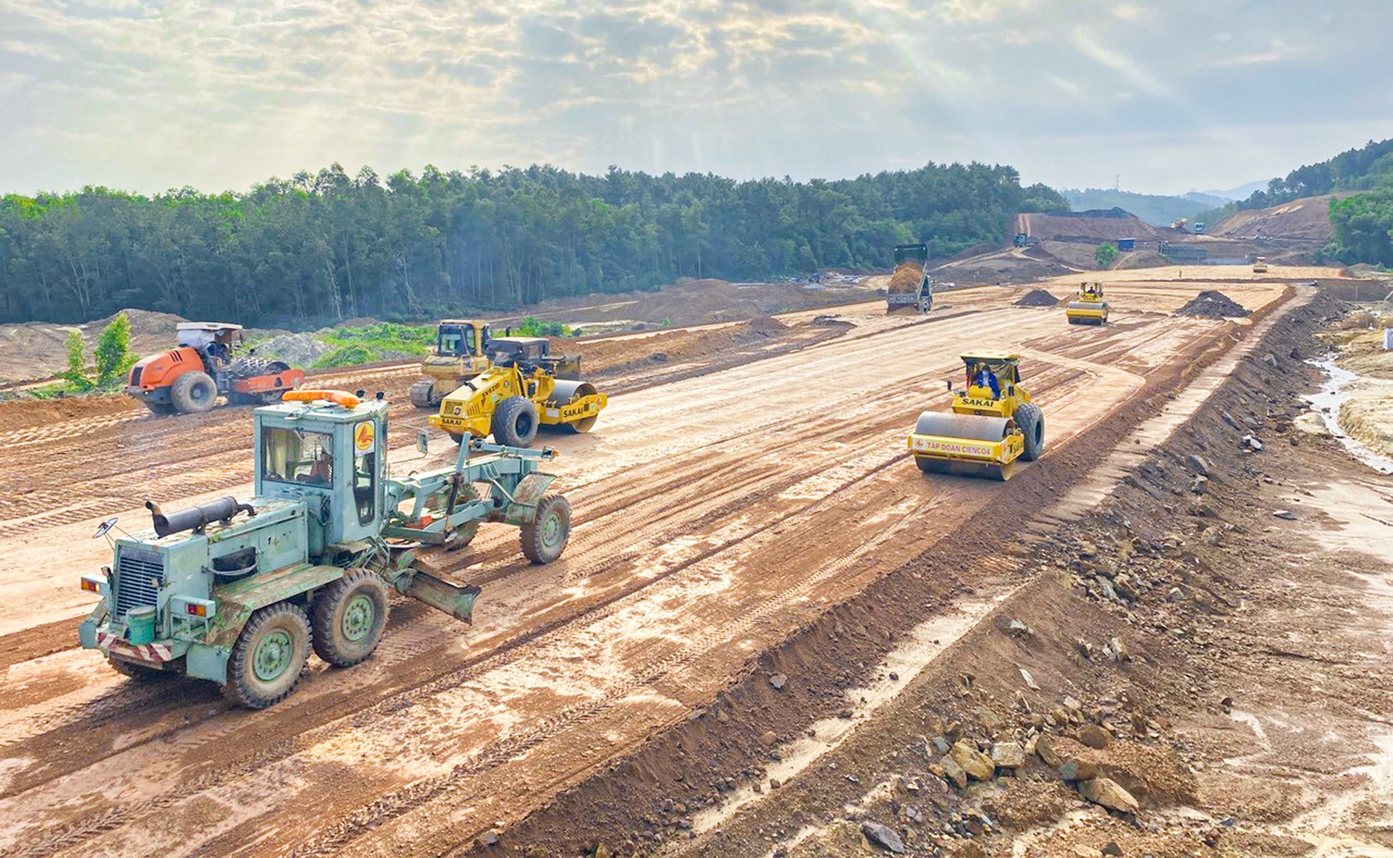 Chạy nước r&uacute;t giải ng&acirc;n hơn 24 ngh&igrave;n tỷ vốn giao th&ocirc;ng - Ảnh 3.