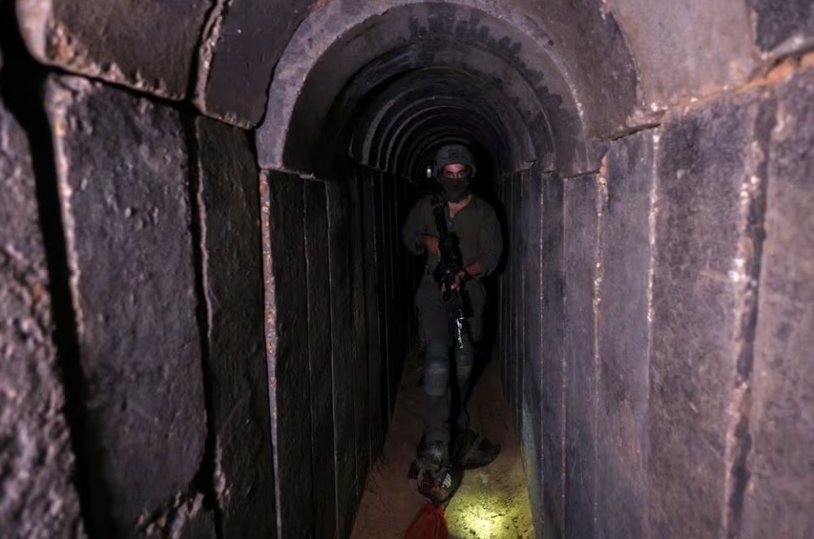 Israel ph&aacute;t hiện 800 lối v&agrave;o đường hầm của Hamas b&ecirc;n dưới Dải Gaza - Ảnh 1.