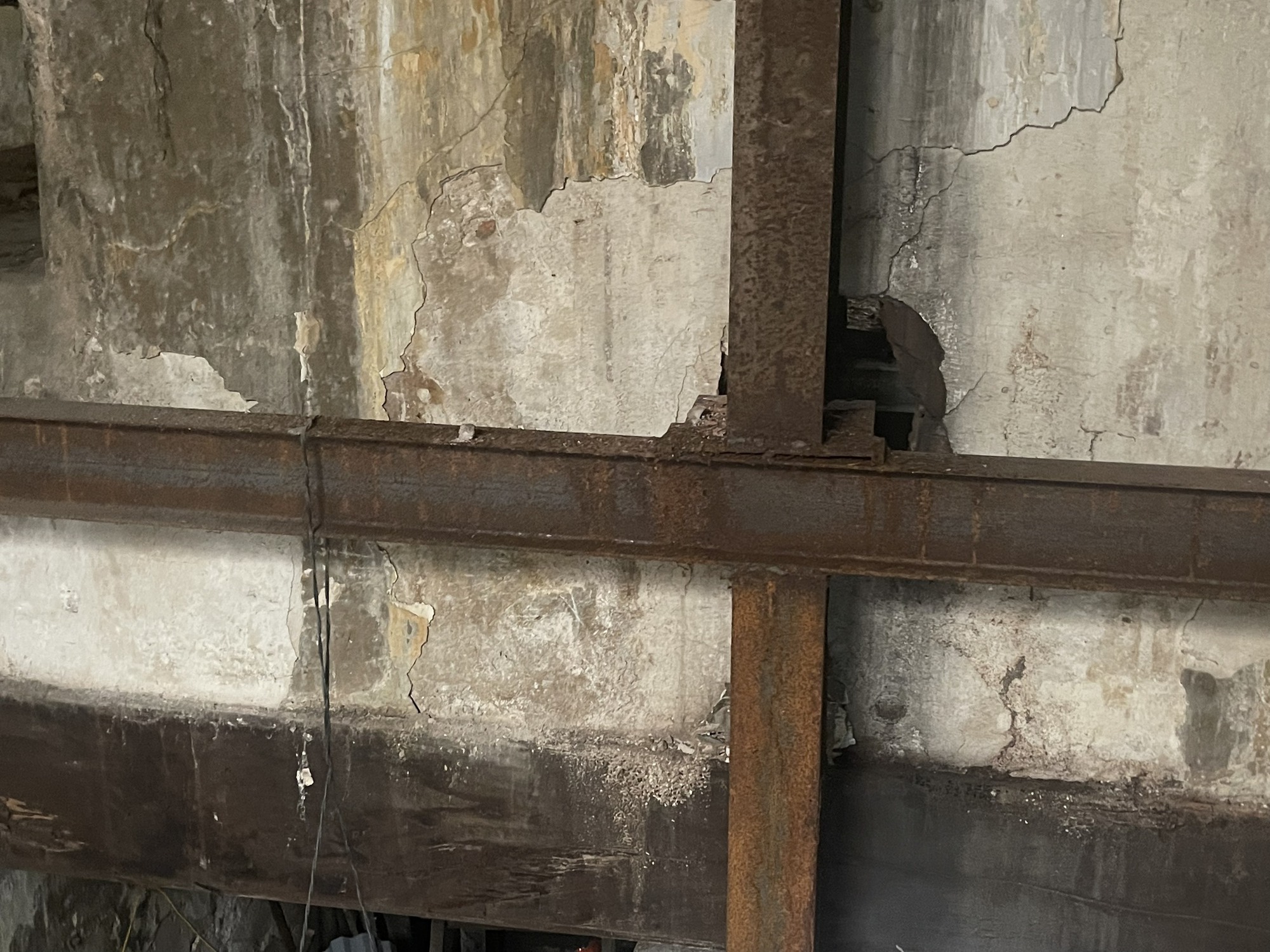 B&ecirc;n trong ng&ocirc;i nh&agrave; cổ nhất H&agrave; Nội bị Mercedes t&ocirc;ng đổ tường c&oacute; g&igrave;? - Ảnh 9.