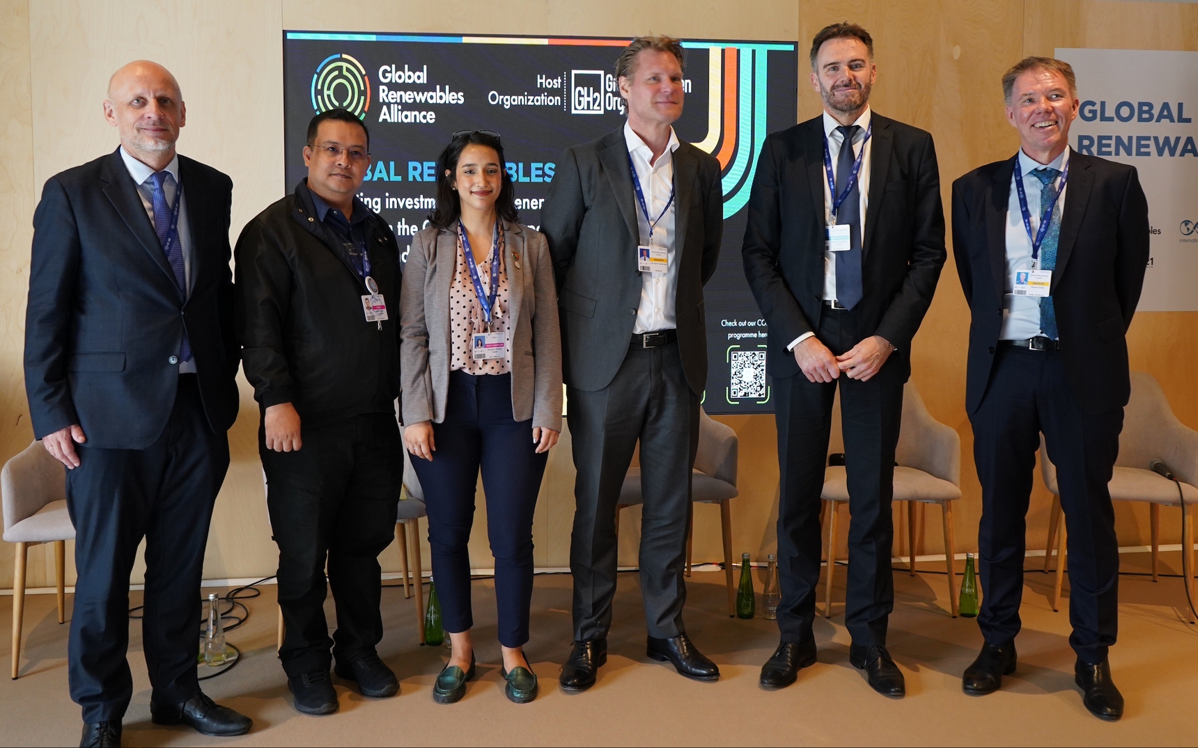 Việt Nam sắp đ&oacute;n nguồn vốn khủng cho điện gi&oacute;, điện mặt trời