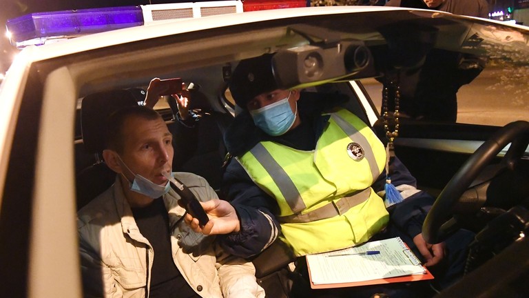 Nga đề xuất tịch thu phương tiện người uống rượu l&aacute;i xe - Ảnh 1.