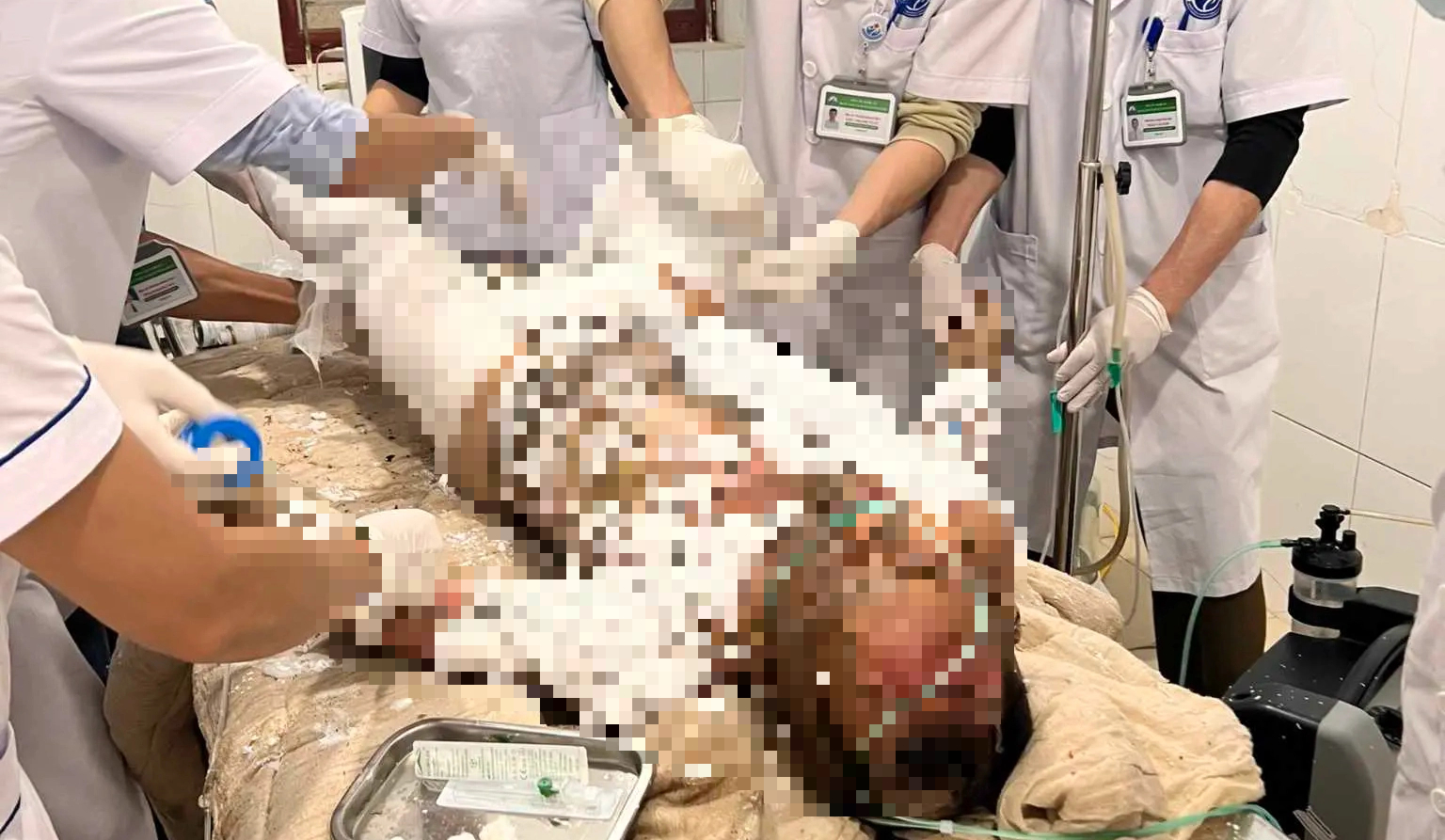 Người đ&agrave;n &ocirc;ng đổ xăng l&ecirc;n người rồi tự thi&ecirc;u ch&iacute;nh m&igrave;nh - Ảnh 1.