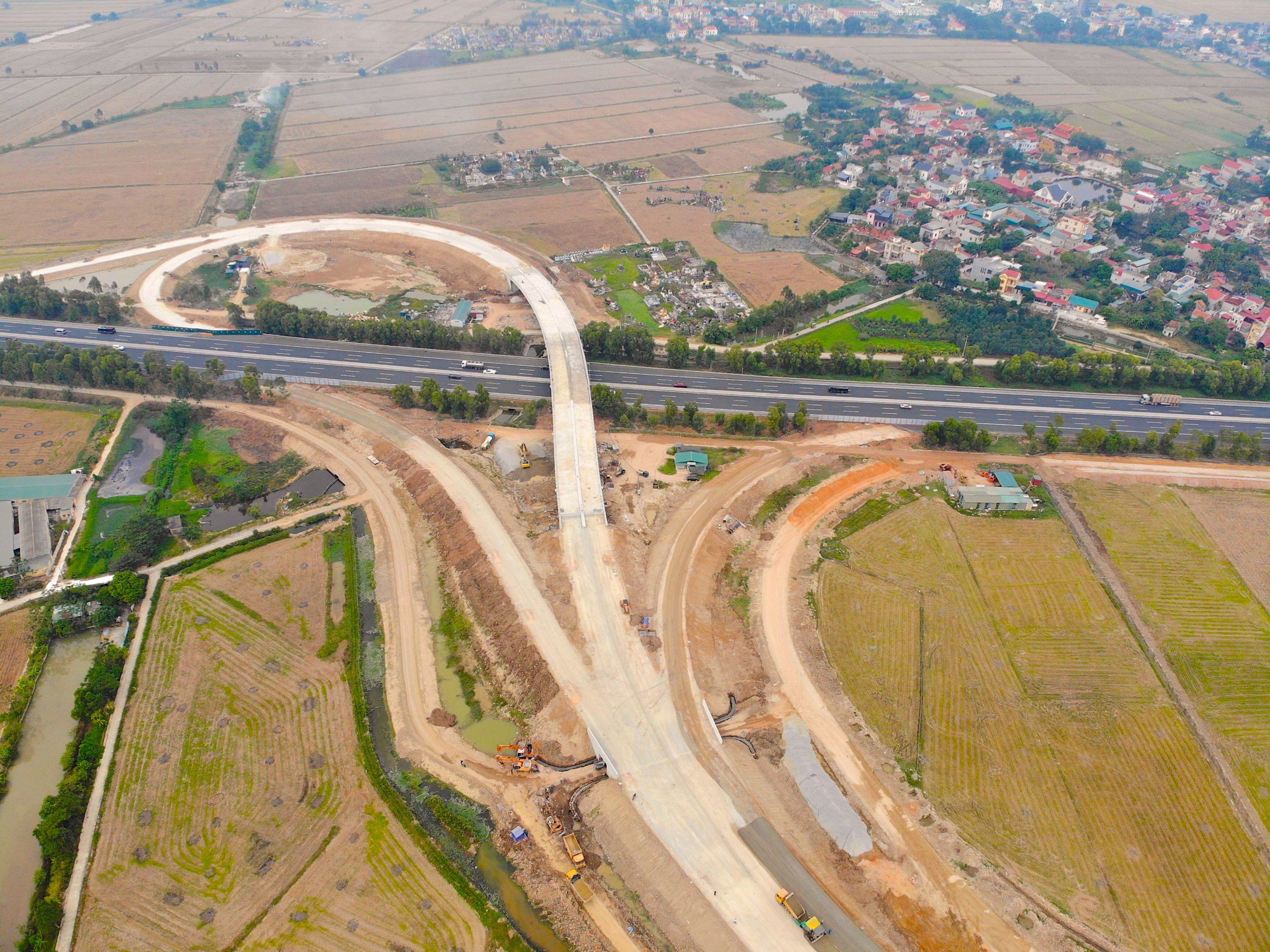  To&agrave;n cảnh n&uacute;t giao đường cao tốc H&agrave; Nội - Hải Ph&ograve;ng với đường tỉnh 392 - Ảnh 11.