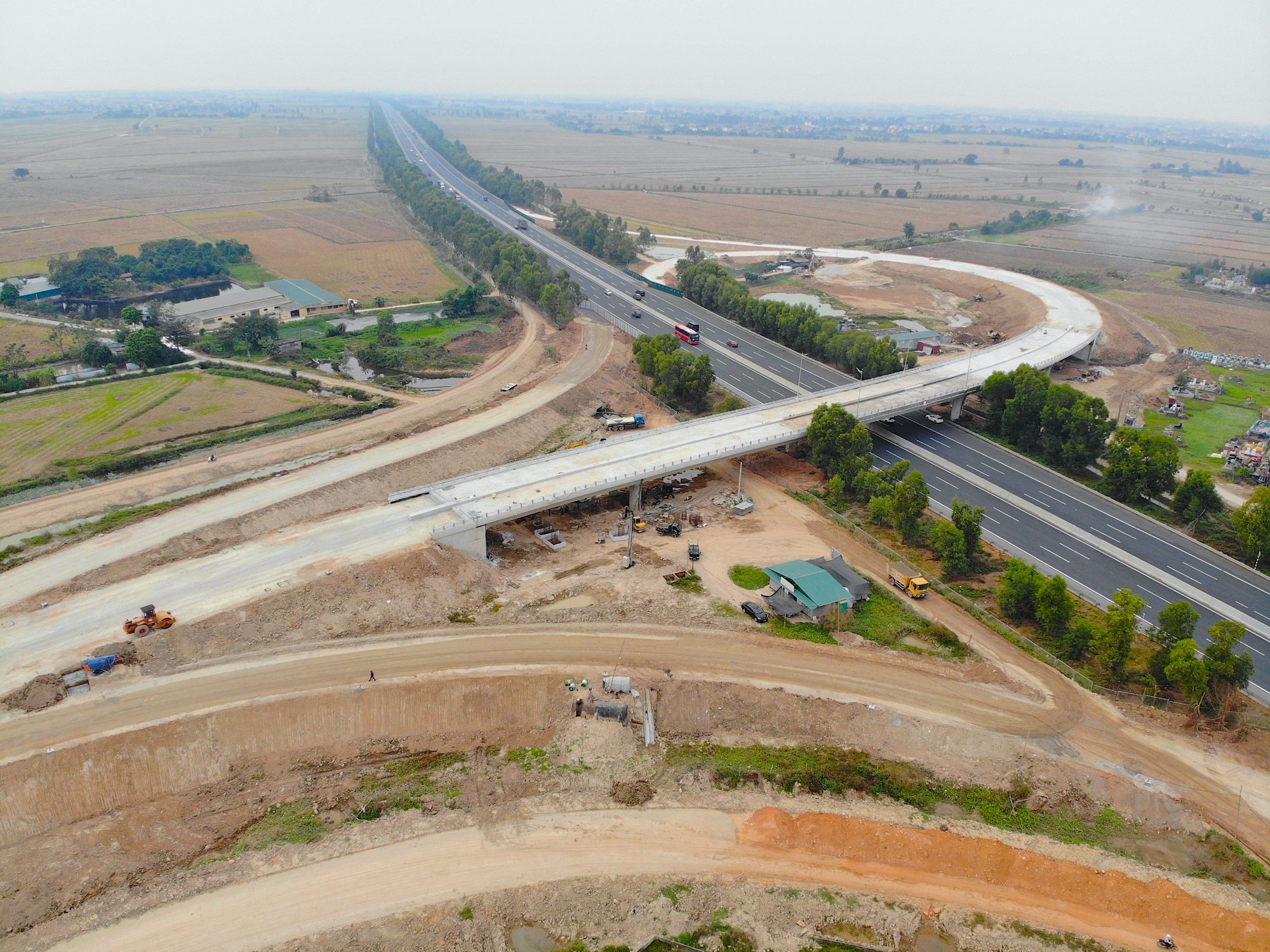  To&agrave;n cảnh n&uacute;t giao đường cao tốc H&agrave; Nội - Hải Ph&ograve;ng với đường tỉnh 392 - Ảnh 1.