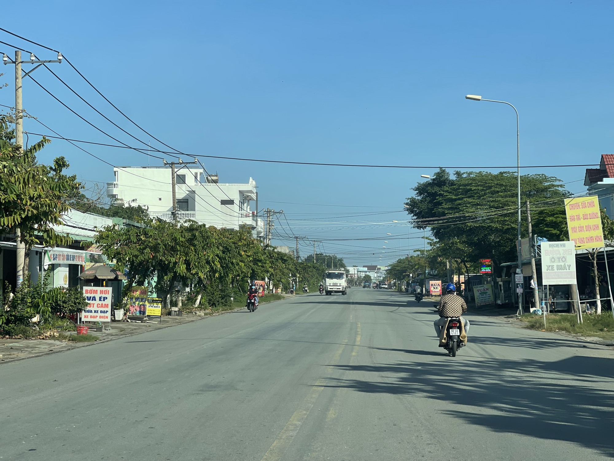 Cử tri kiến nghị n&acirc;ng cấp nhiều tuyến đường v&agrave; hệ thống tho&aacute;t nước để giảm kẹt xe v&agrave; ngập - Ảnh 1.