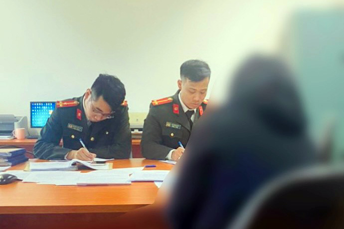 Cô gái tung tin thất thiệt kẹo chứa ma túy khai gì? - Ảnh 1. Cô gái tung tin thất thiệt kẹo chứa ma túy khai gì? - Ảnh 1.