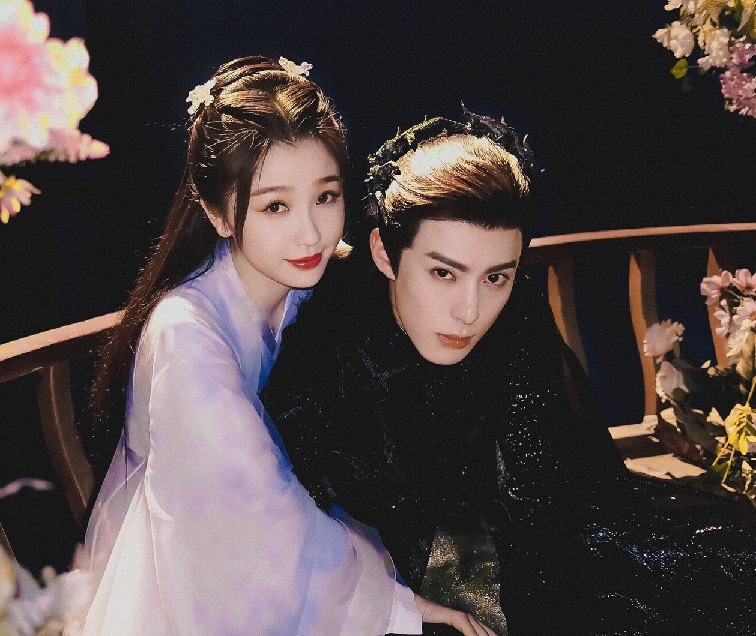 Tiểu Hoa đ&aacute;n Triệu Lộ Tư v&agrave; Ngu Thư H&acirc;n tranh Top 1, Bạch Lộc g&acirc;y tranh c&atilde;i - Ảnh 7.