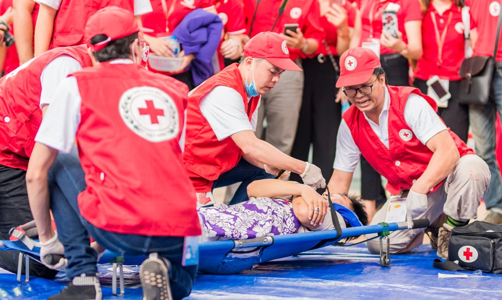 Sơ cấp cứu nạn nh&acirc;n TNGT cần ghi nhớ nguy&ecirc;n tắc n&agrave;o? - Ảnh 1.