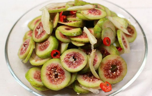 Loại quả mọc đầy bờ ao l&agrave;ng qu&ecirc; Việt, h&agrave;ng nhập khẩu gần 2 triệu một c&acirc;n - Ảnh 4.