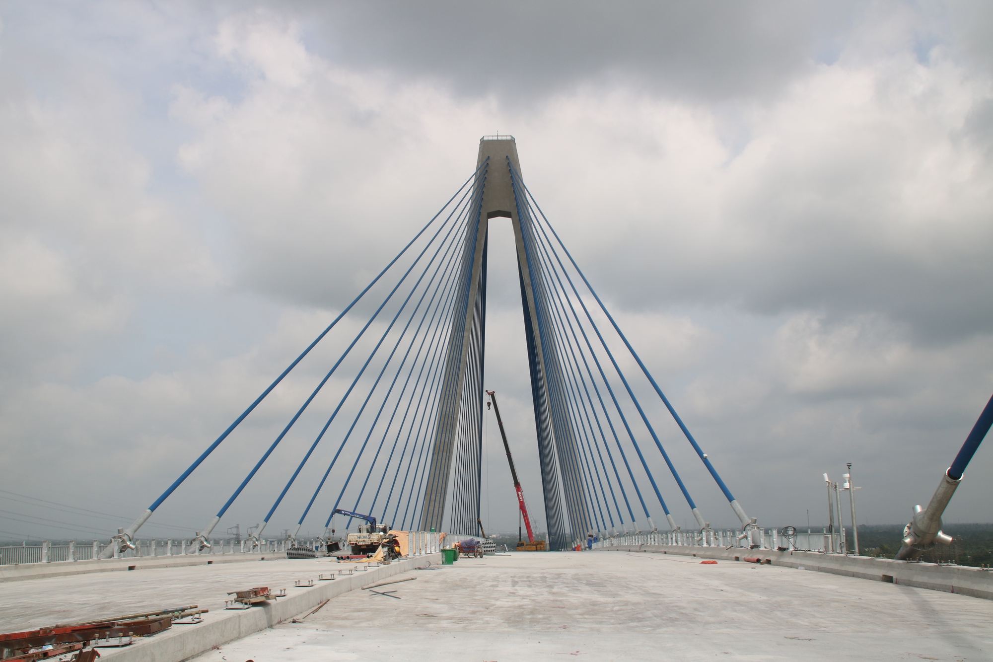 Thứ trưởng Bộ GTVT: Khẩn trương hoàn thành các hạng mục còn lại của cầu Mỹ Thuận 2 - Ảnh 3. Thứ trưởng Bộ GTVT: Khẩn trương hoàn thành các hạng mục còn lại của cầu Mỹ Thuận 2 - Ảnh 3.