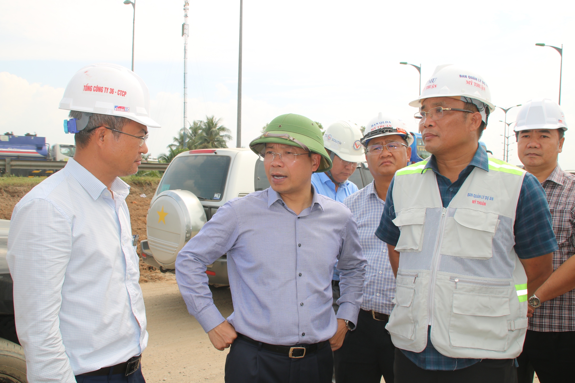 Thứ trưởng Bộ GTVT: 25/12 phải xong c&aacute;c hạng mục c&ograve;n lại của cao tốc Mỹ Thuận-Cần Thơ - Ảnh 2.