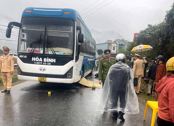 Y&ecirc;n B&aacute;i: Xảy TNGT khiến một học sinh tử vong tr&ecirc;n đường đi học - Ảnh 1.