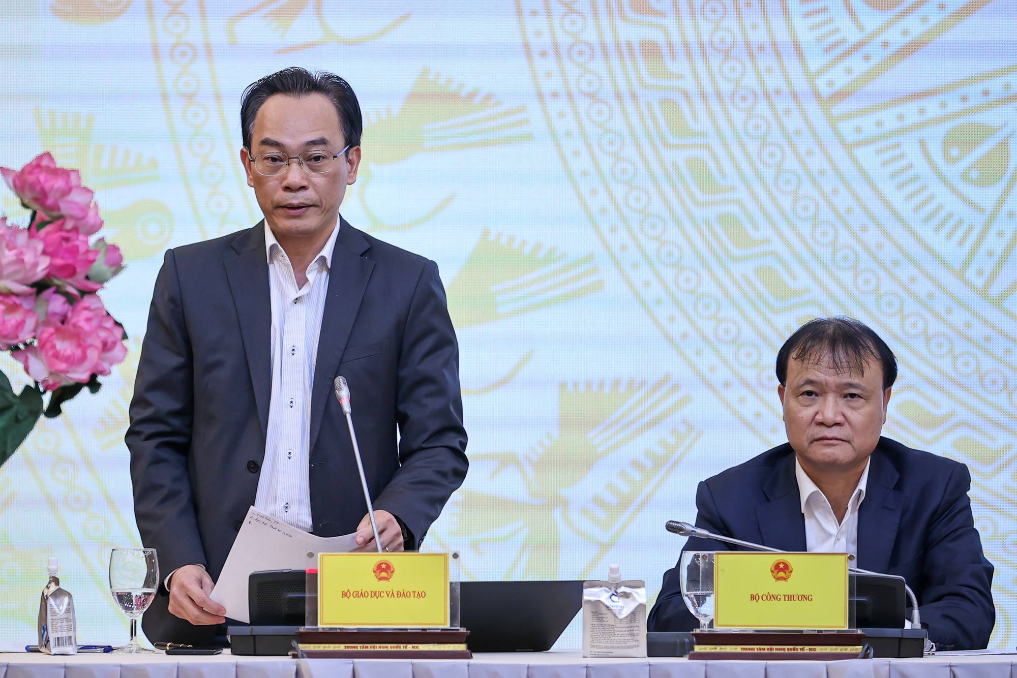 Vụ học sinh x&uacute;c phạm c&ocirc; gi&aacute;o ở Tuy&ecirc;n Quang: "Bộ Gi&aacute;o dục rất trăn trở" - Ảnh 2.